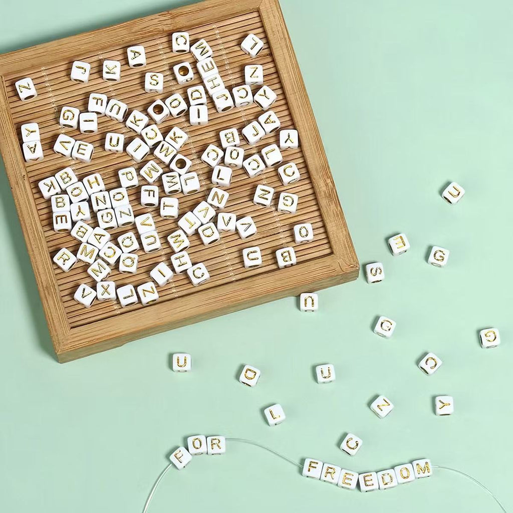 Lu 100Pcs Acrylic English letter beads A-Z