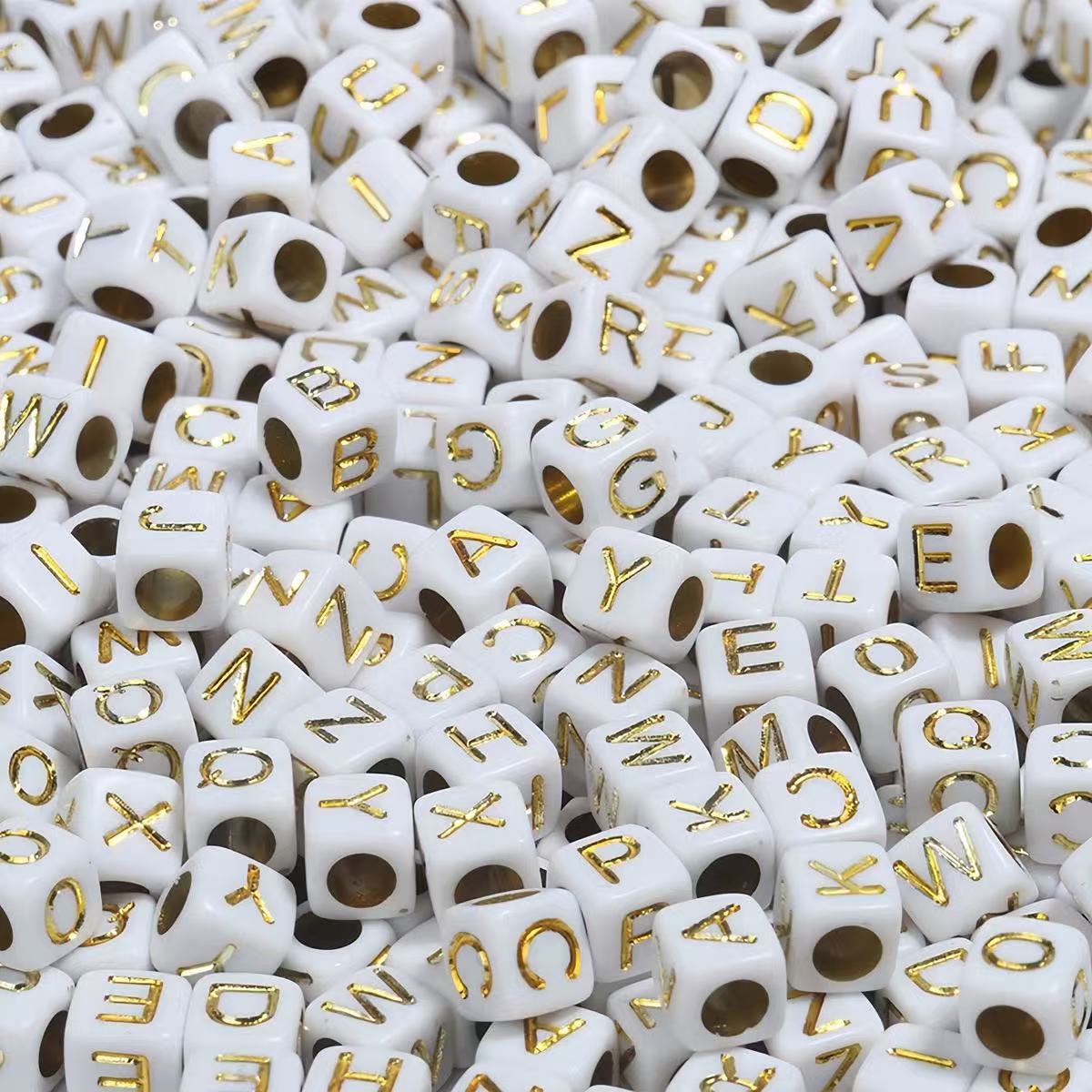 Lu 100Pcs Acrylic English letter beads A-Z